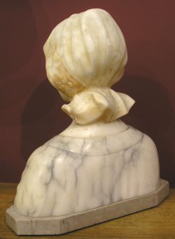 Popiersie z alabastru 