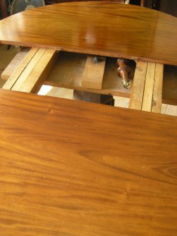 Stół rozkładany Biedermeier do konserwacji 