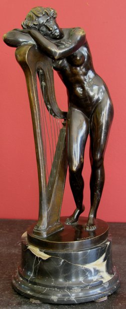 Figura z brązu - harfistka 