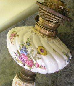 Lampa naftowa - porcelanowa 