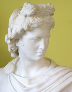 Popiersie z alabastru Apollo 