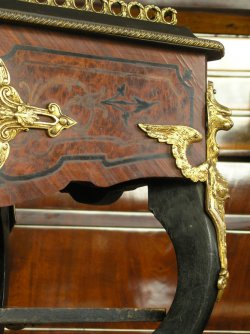Stolik w stylu Napoleona III do konserwacji 